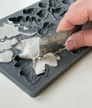 Load image into Gallery viewer, Oak Leaves & Acorns Decor Mould