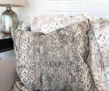 Load image into Gallery viewer, Serpentine Decor Stamp