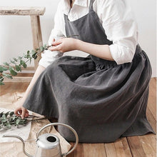 Load image into Gallery viewer, Vintage Style Cottage Core Tie Back Apron
