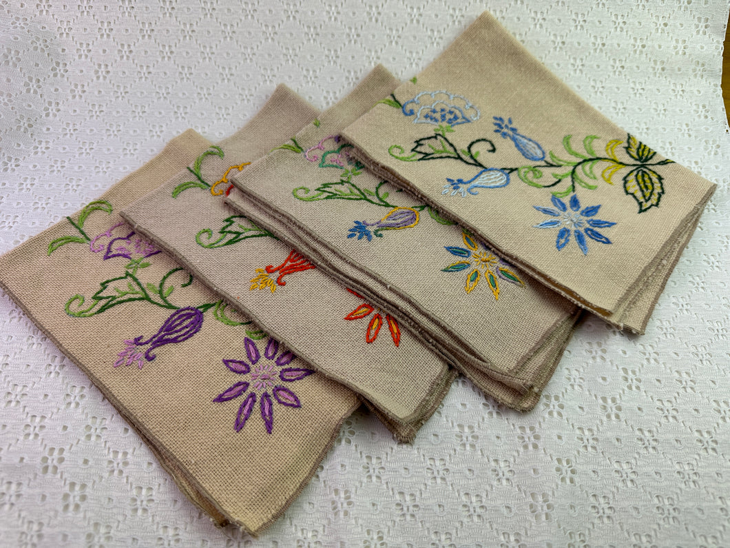 Vintage Hand Embroidered Cloth Napkin Set