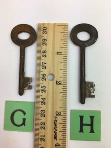 Antique Rusted Skeleton Keys #77